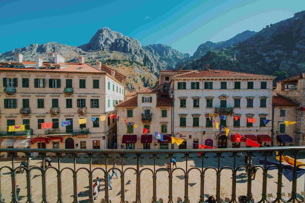 Historic Boutique Hotel Cattaro 56/60