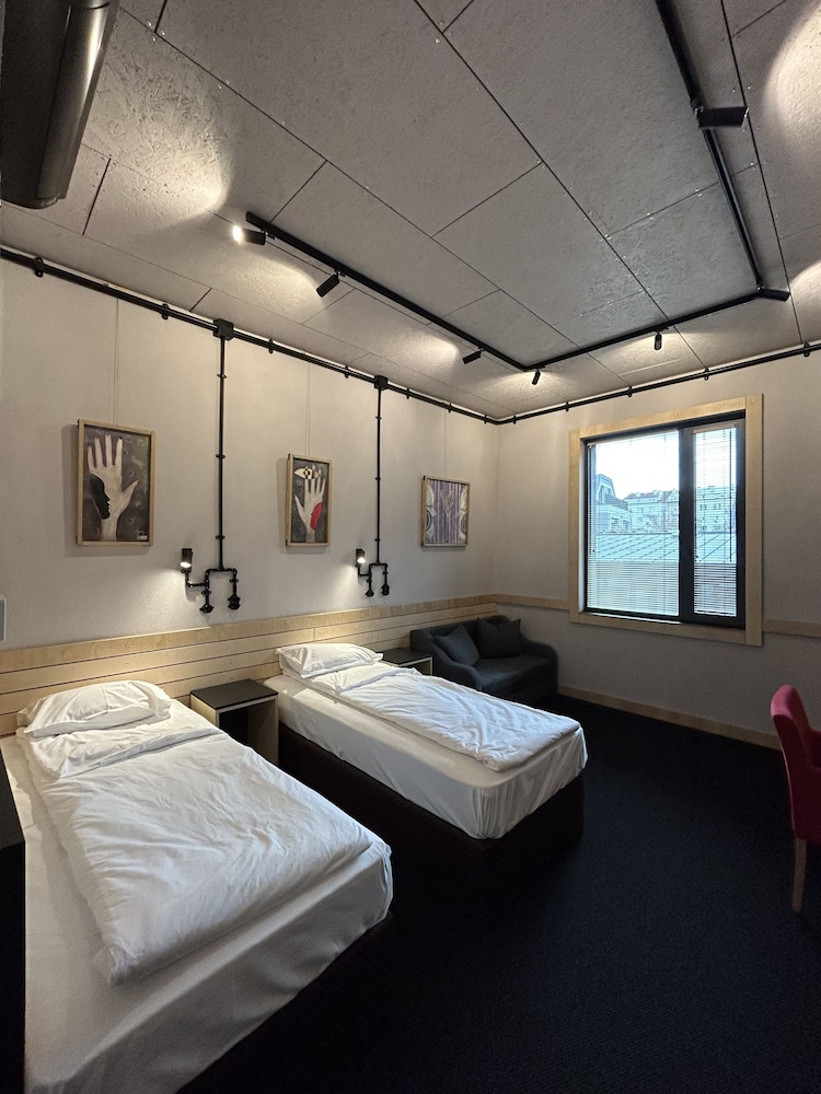 COMFORT, STUDIO