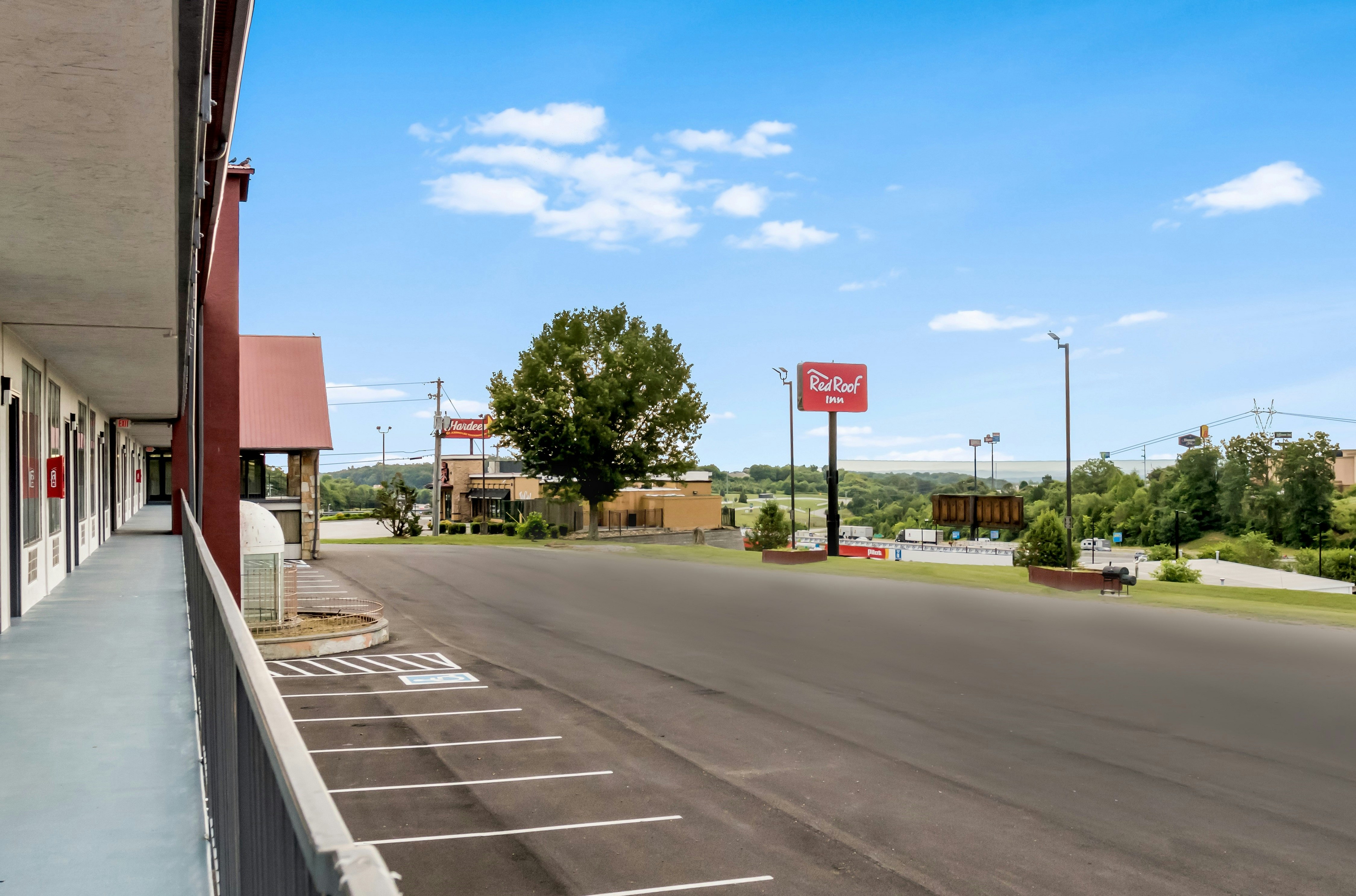Red Roof Inn Dandridge 14/16