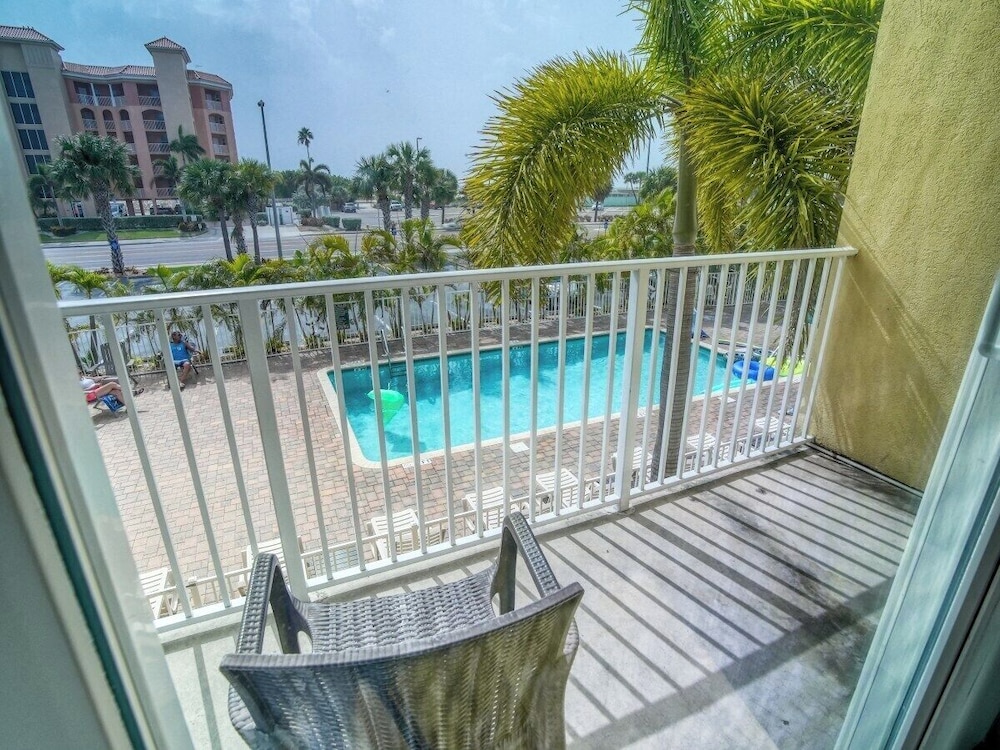 Treasure Bay Hotel and Marina 9/63
