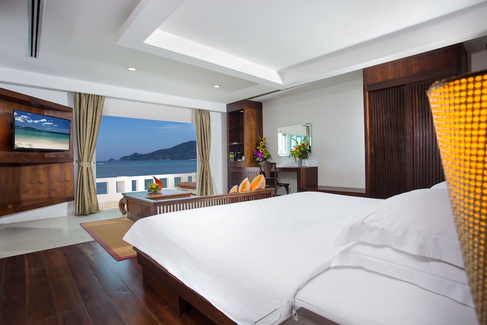 SAFARI BEACH HOTEL 11/48