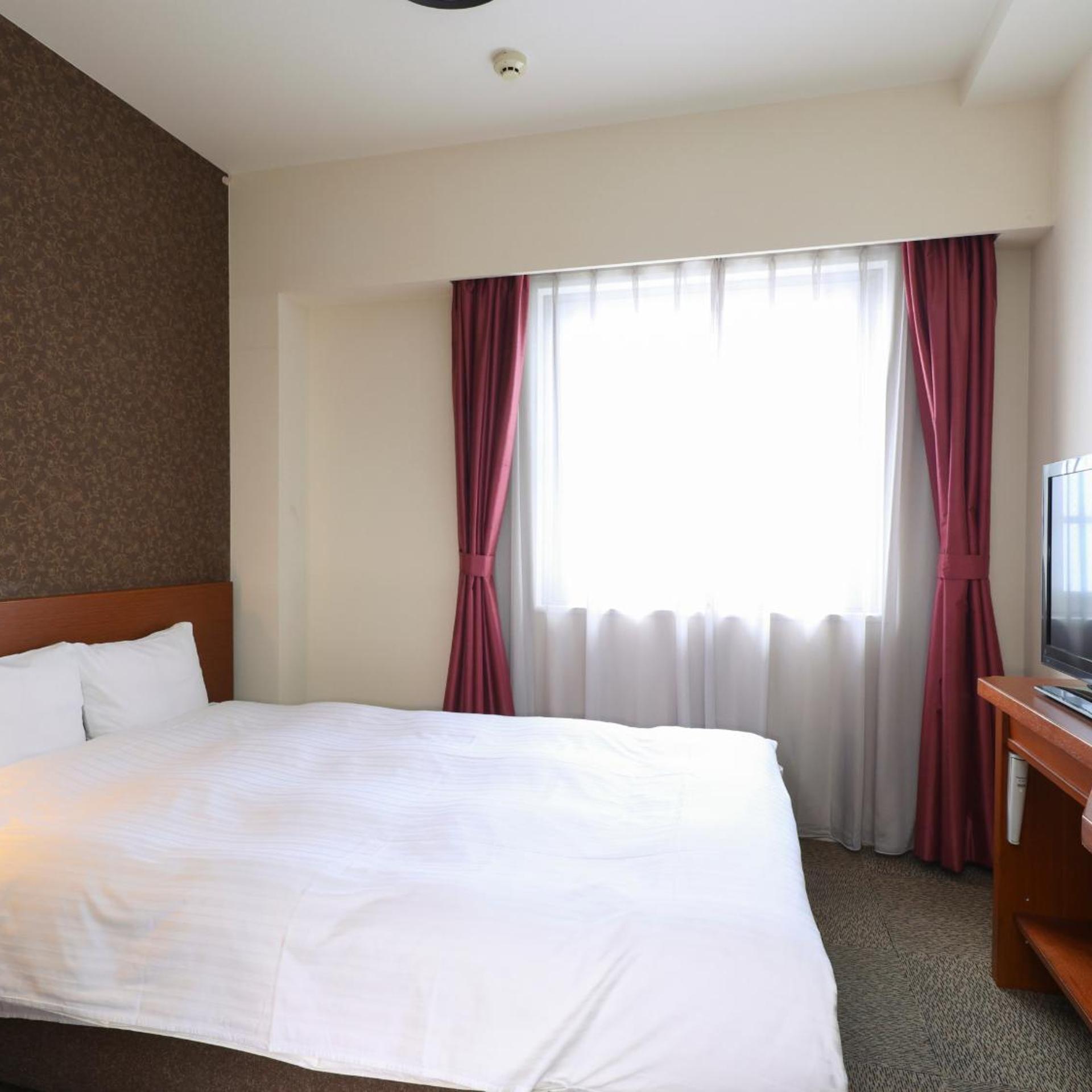 Adjoining, Double Bed