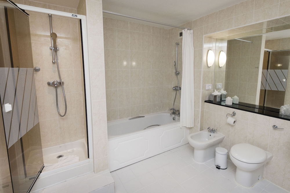 Basingstoke Hotel 50/50