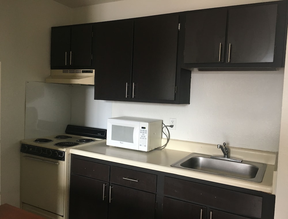 Welcome Suites Hazelwood Extended Stay Hotel 24/59