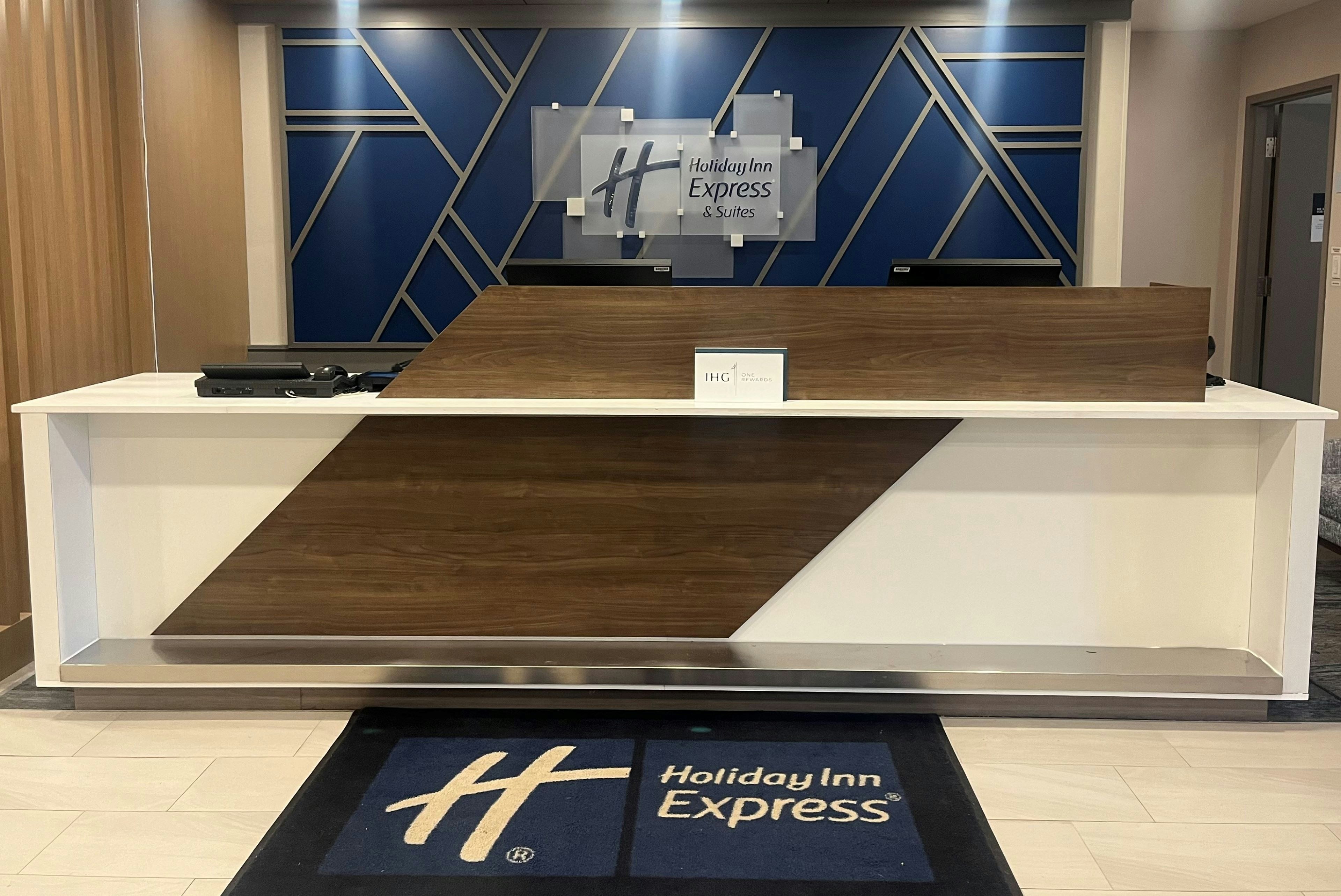 Holiday Inn Express Suites 13/66