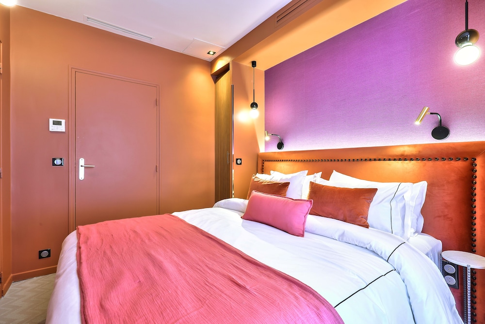 VENDÔME, SUITE, NO ELEVATOR