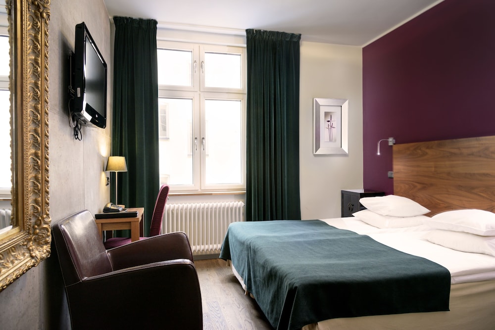 Rex Hotel 13/40