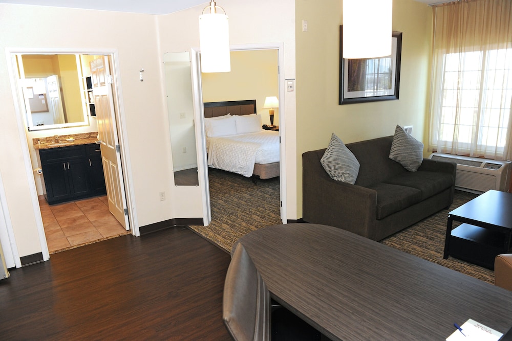 Candlewood Suites Santa Maria 45/75