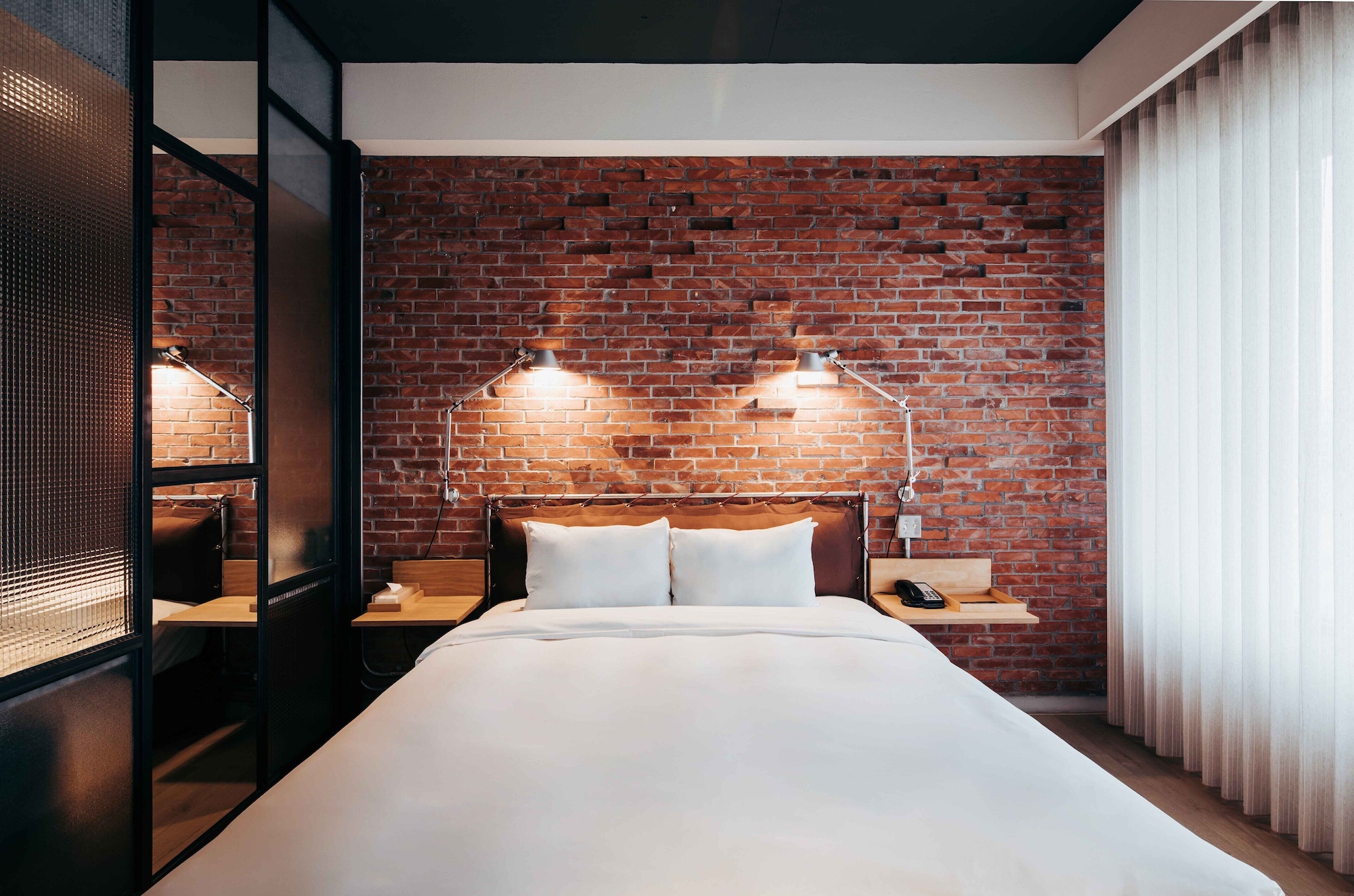 SUPERIOR, KING BED