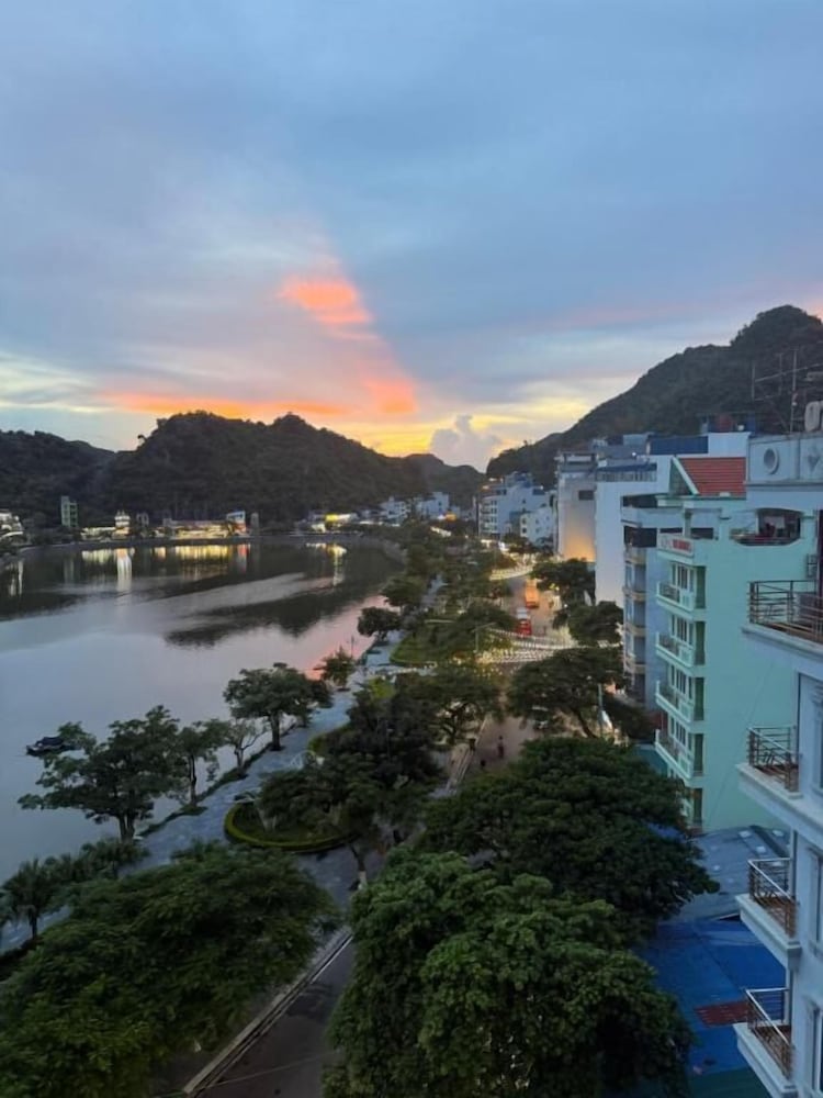 Chu Long Hotel 42/49