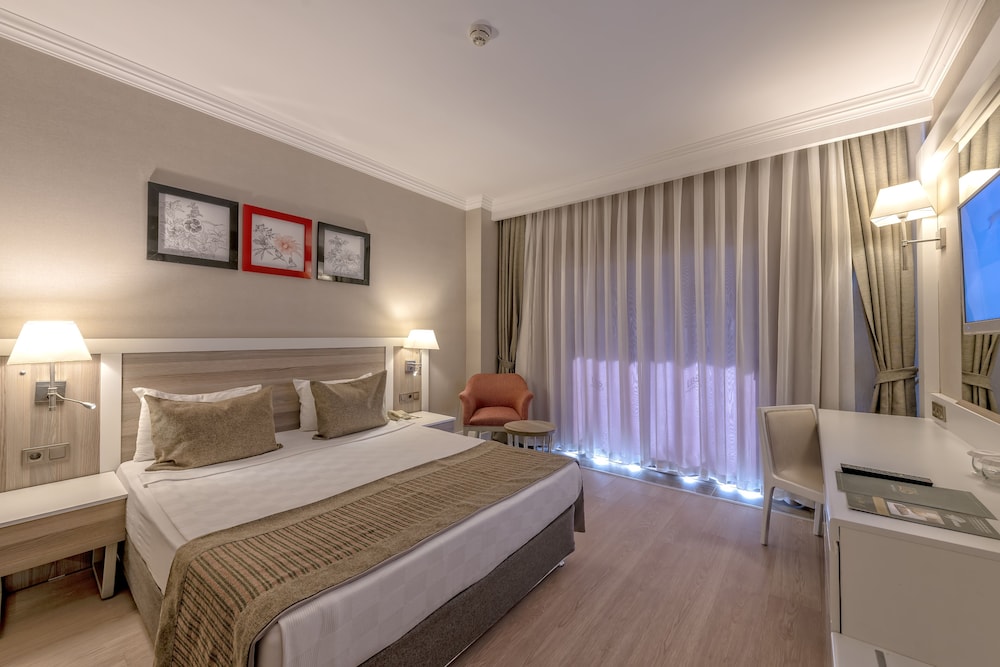 STANDART POOL VIEW ROOM
