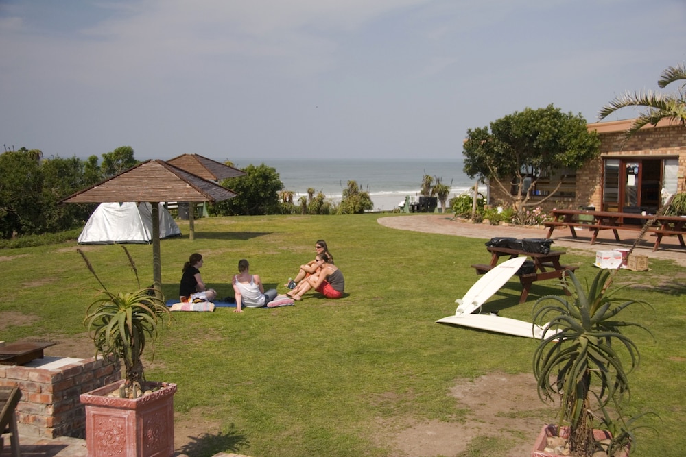 Island Vibe Jeffreys Bay Hostel 37/41