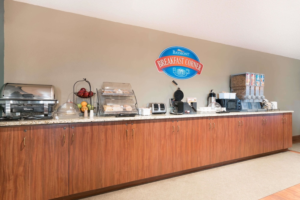 Baymont By Wyndham Marshfield 25/29