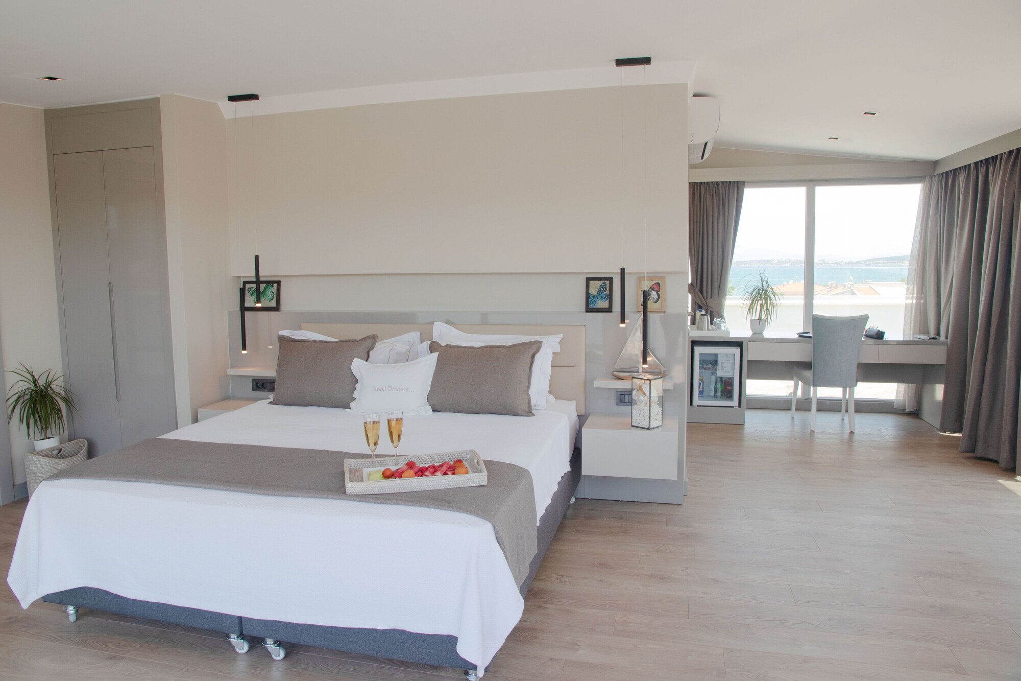 SUITE, TERRACE