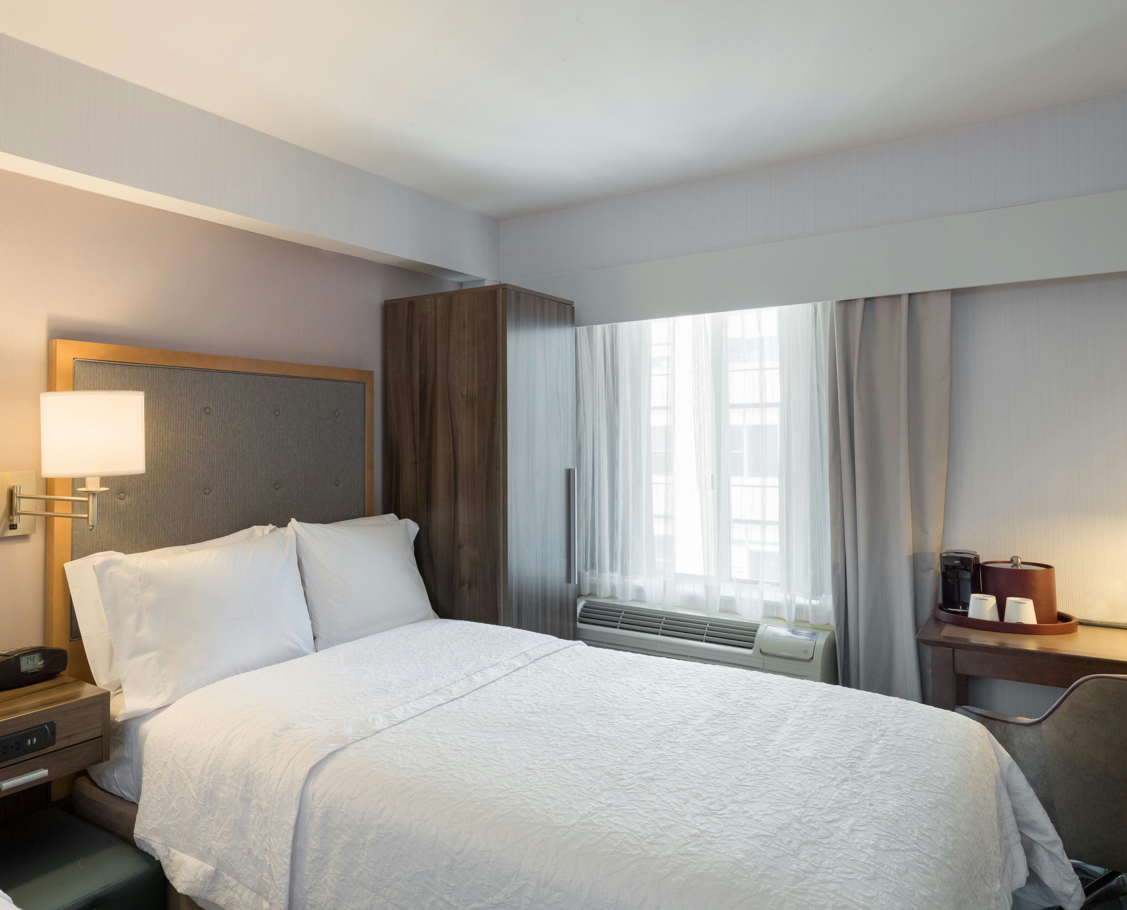 ROOM, DOUBLE BED