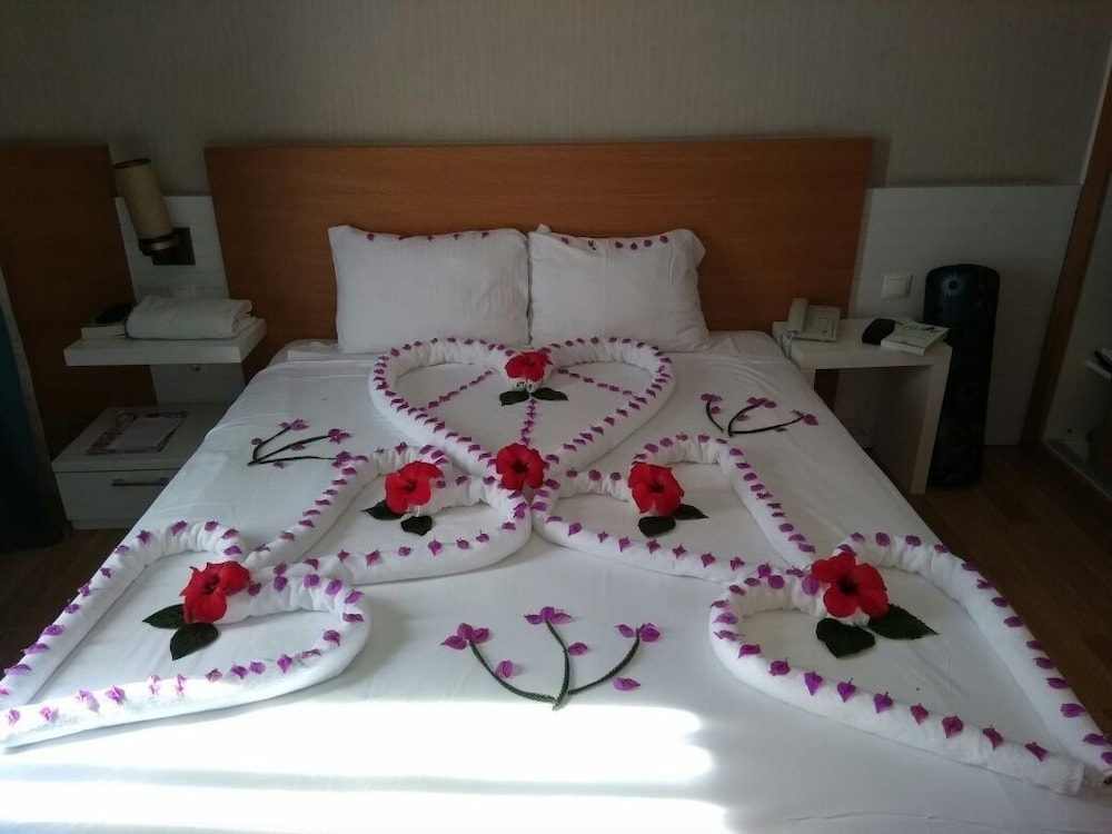 Diamond Elite Hotel and Spa - Adults Only 16 Plus 12/50