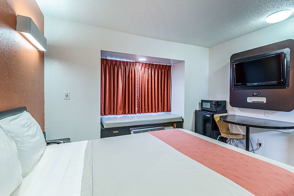 Motel6 Simpsonville, SC - Greenville 11/50
