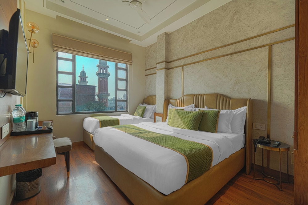 INDUS HOTEL 10/51