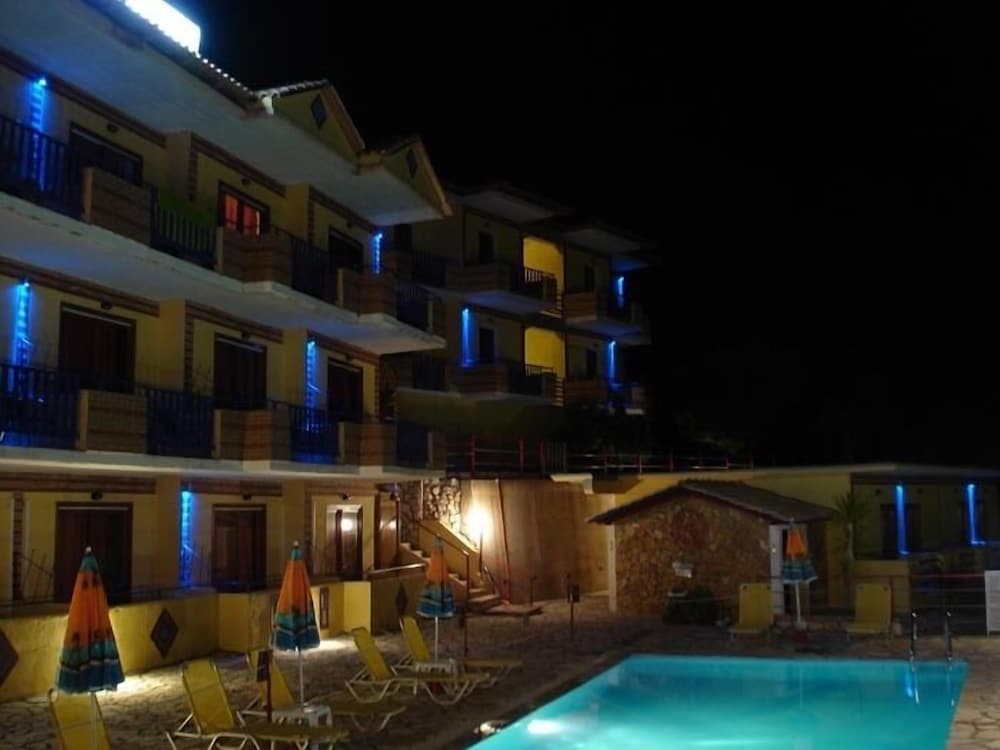 Politia Hotel 7/47