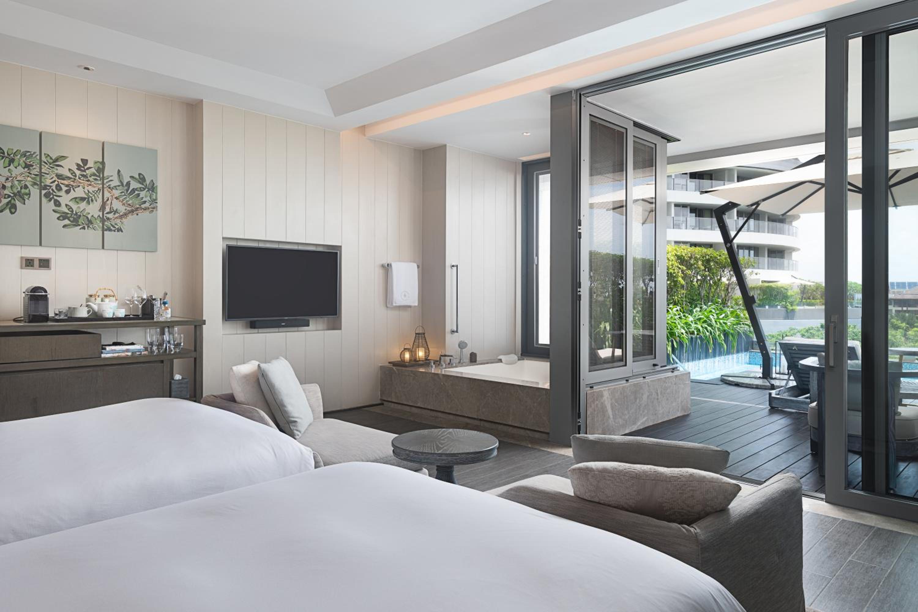 Room, King Bed, Queen Bed, Ocean View, with Pool