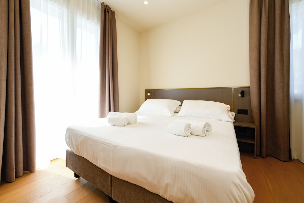 شقة بسرير مزدوج وسرير فردي بمطبخ صغير في الملحق، Best Western Hotel Arya 3/10