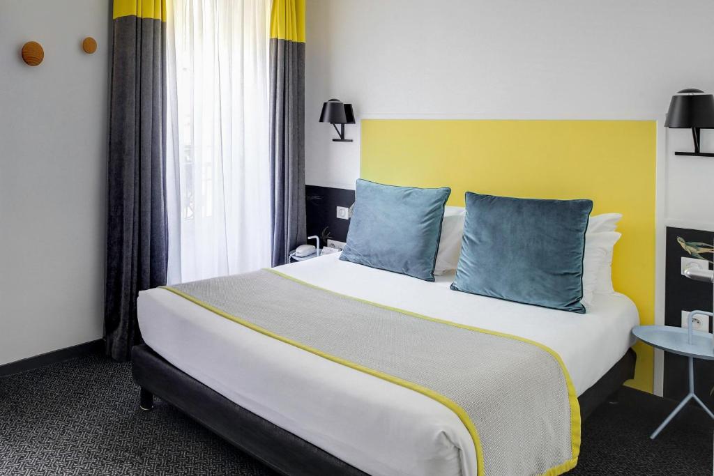 ROOM, DOUBLE BED