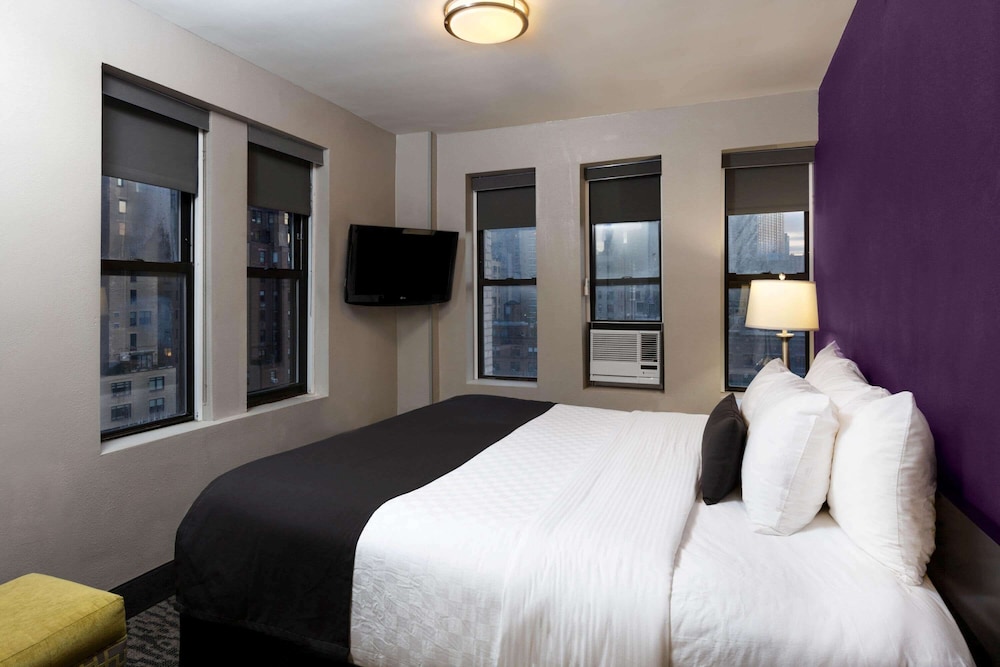 La Quinta Inn & Suites by Wyndham New York City Central Park 30/61