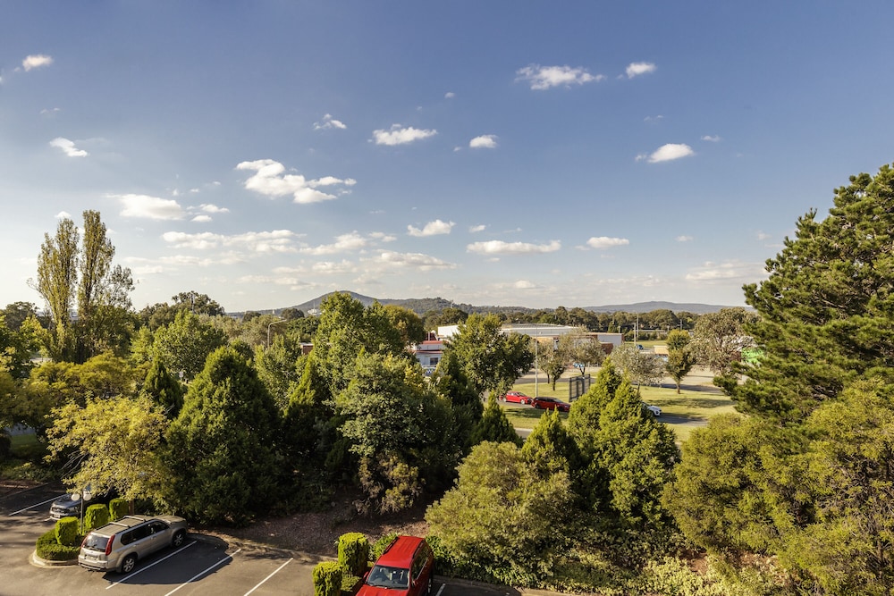 Ramada by Wyndham Diplomat Canberra 37/65