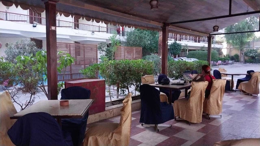 Rezeiky Hotel And Camp Luxor 9/50