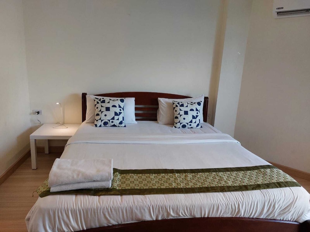 V Check Inn Sukhumvit 22 10/54