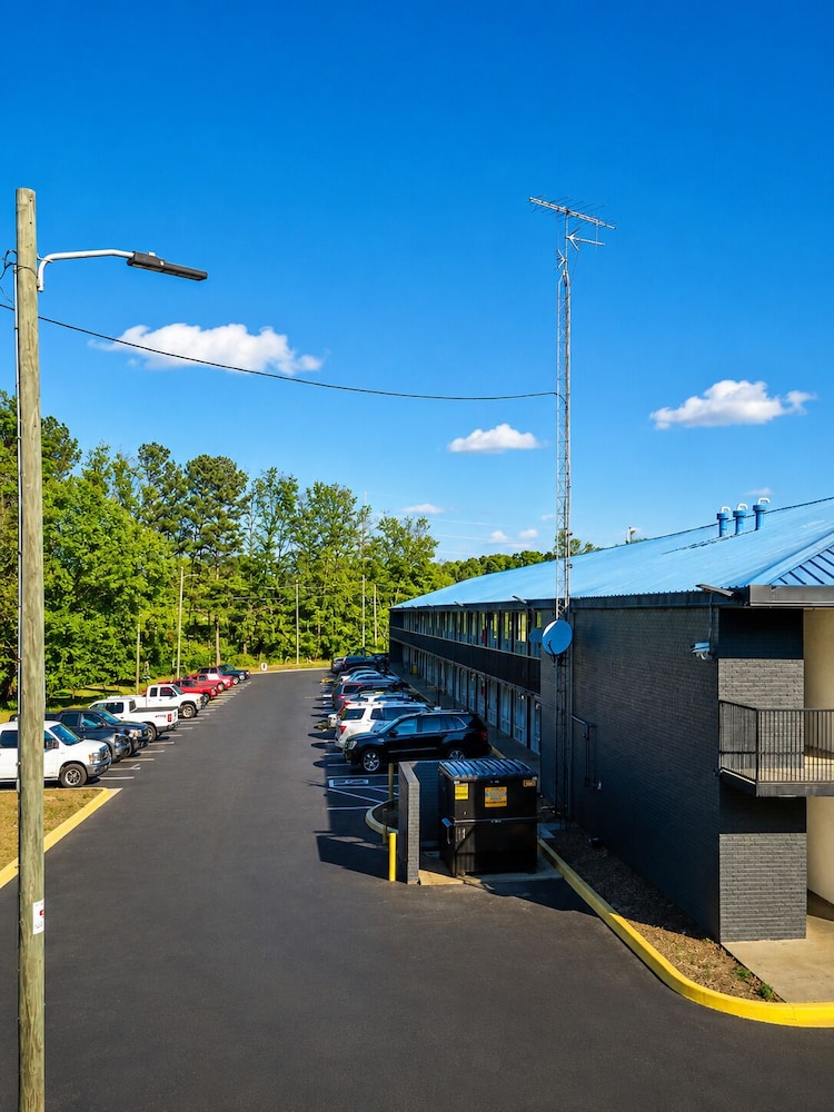 Hotel Cartersville, GA 32/50