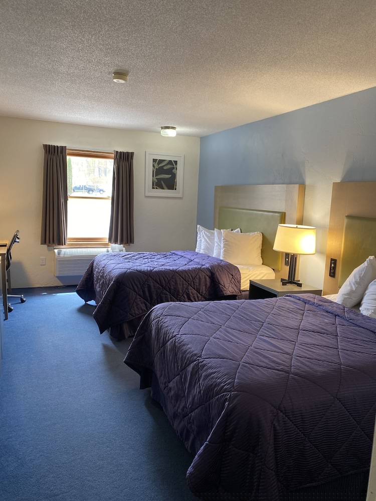 Pictured Rocks Inn & Suites 25/70