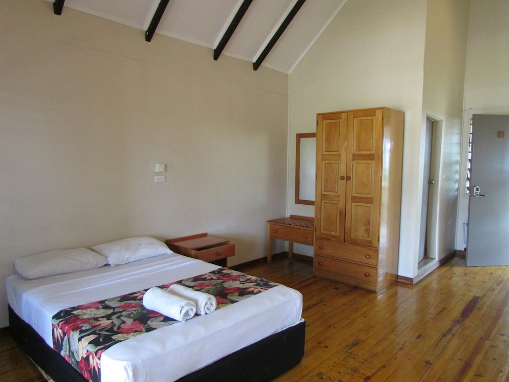 Wailoaloa Beach Resort Fiji 19/76