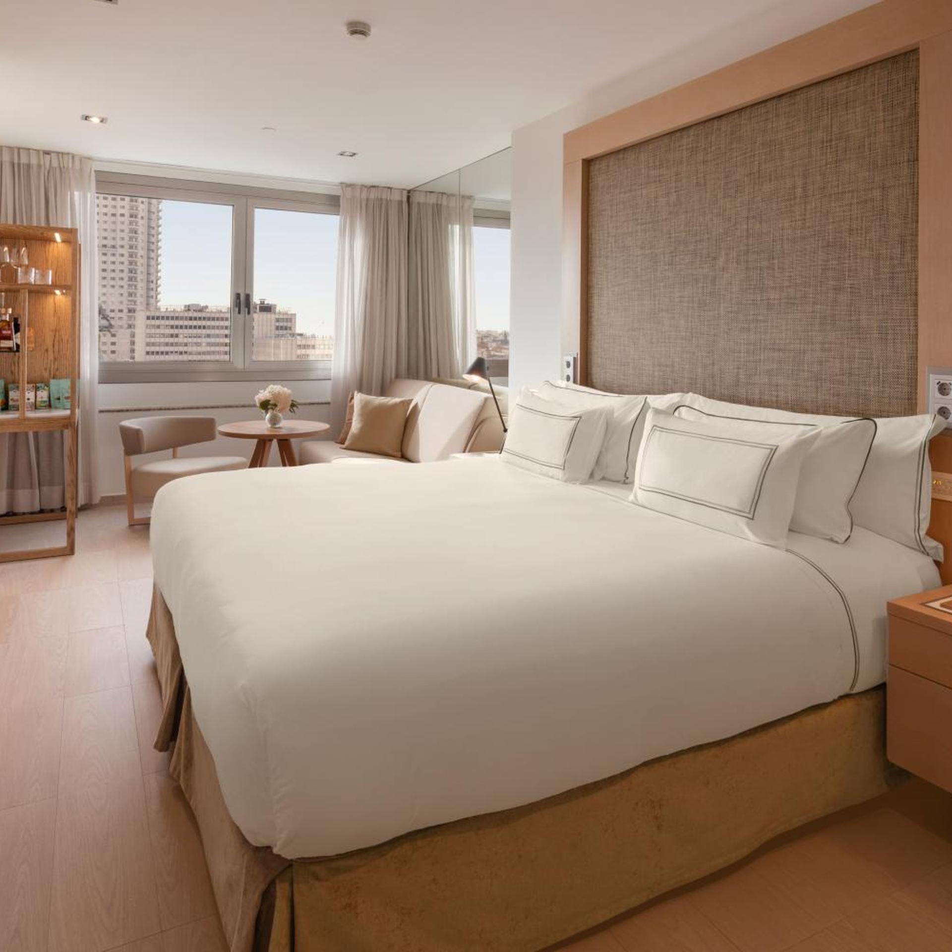 Junior Suite, Panoramic View, Melia Madrid Princesa Hotel 2/4