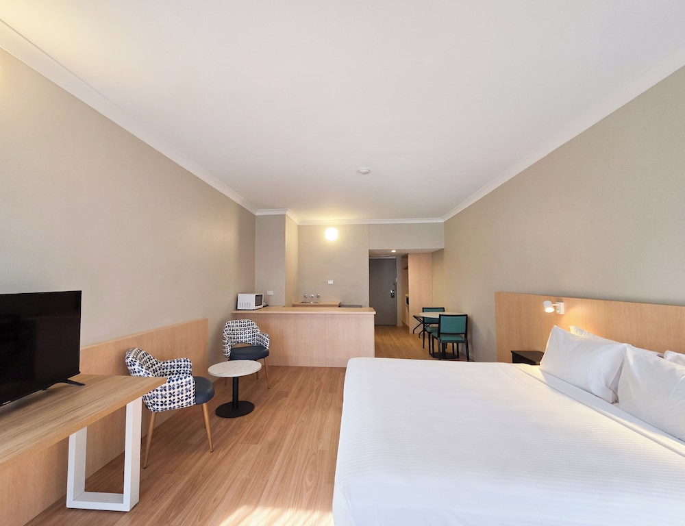 2 Bedrooms, Grand, Tower, Suite, Queen and Twin Beds