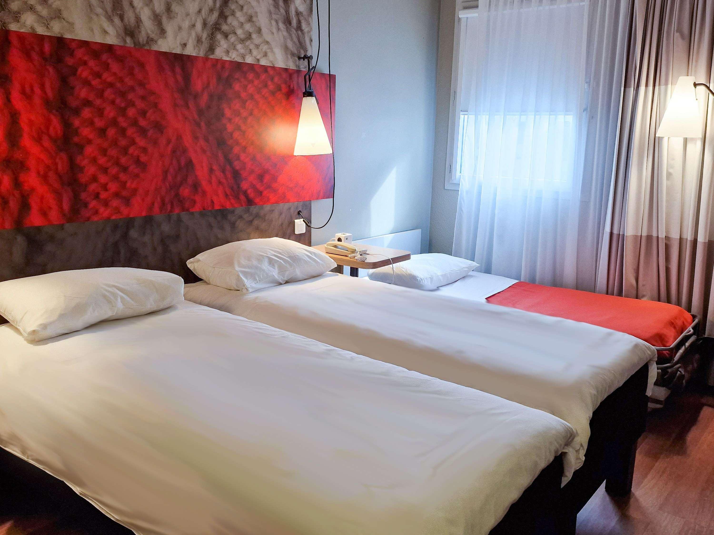 STANDARD, TWIN BEDS, SOFA