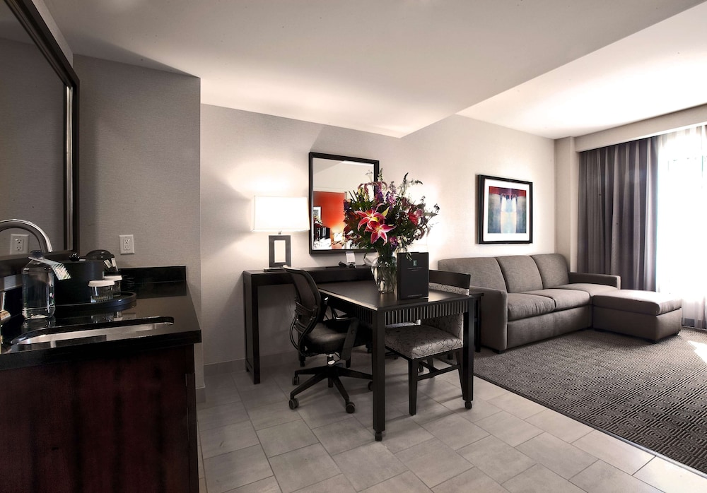 Embassy Suites Palmdale 44/63