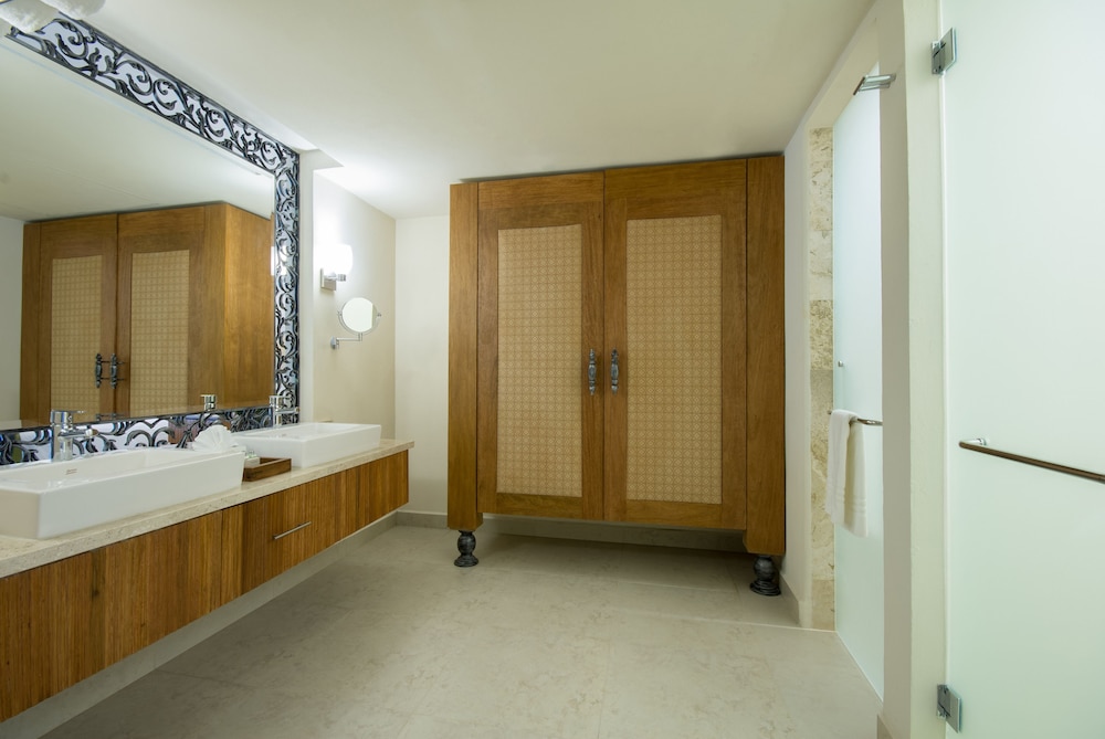Almar Resort Luxury LGBT Beach Front Experience 58/59