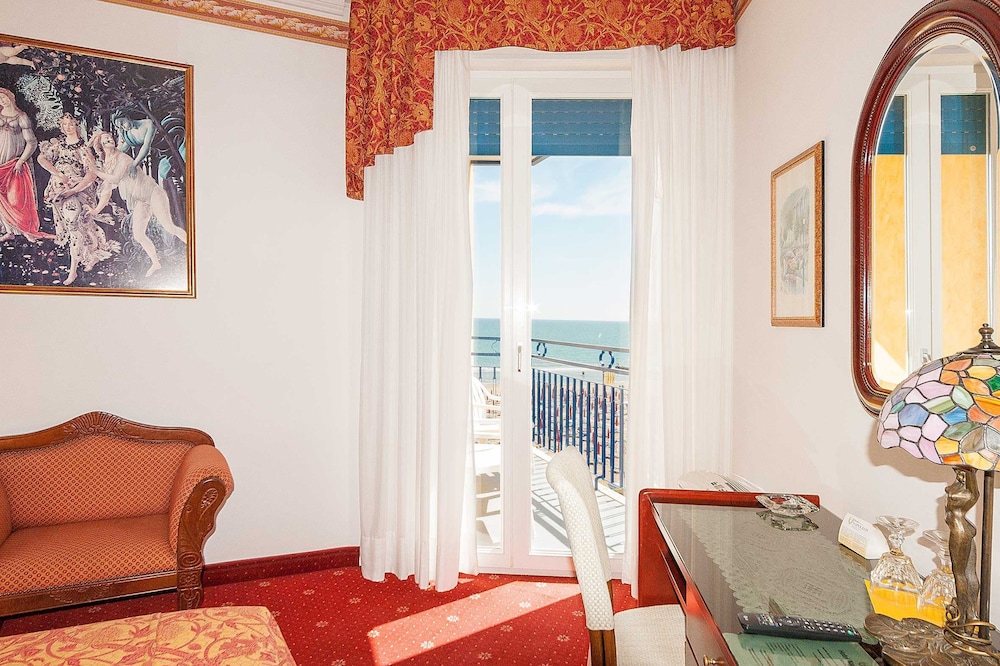 Hotel Napoleon 24/50