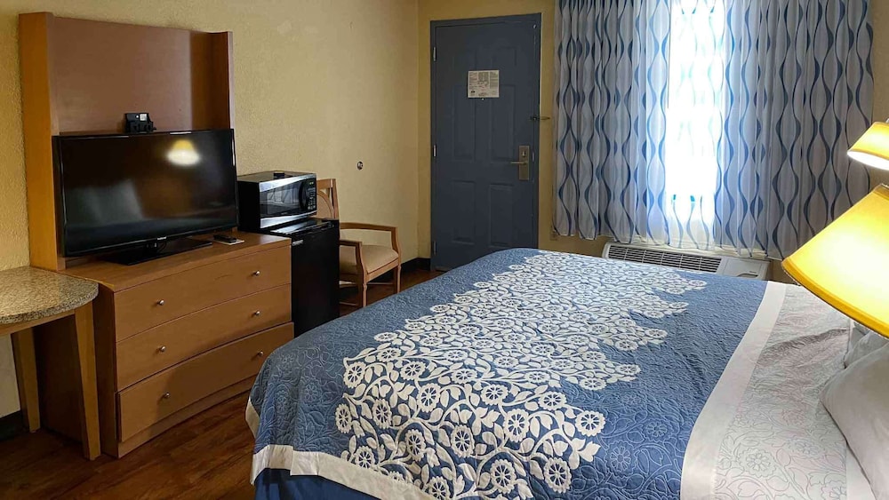Motel6 Savannah, GA - Gateway & I-95 14/40