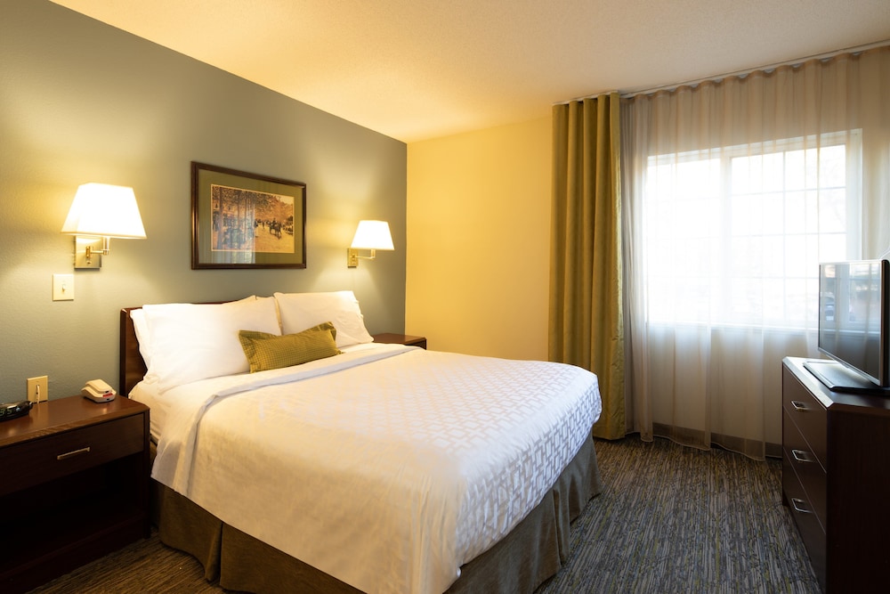 CANDLEWOOD SUITES RALEIGH CRABTREE 14/57