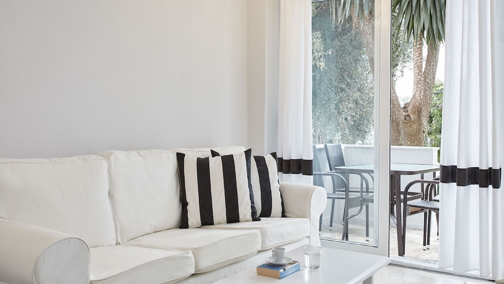 Mr & Mrs White Corfu 26/50