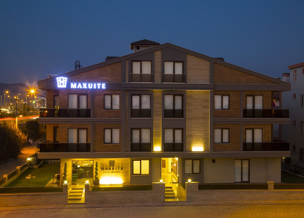 Maxuite Hotel In Home 1/37