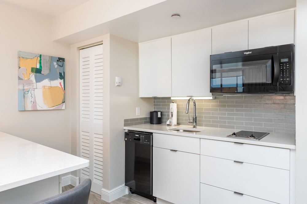 Diamondhead Beach Resort and Spa 3/43