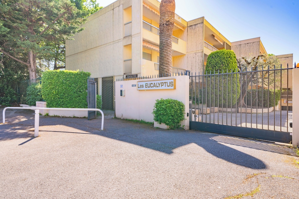 VVF Villages 'Les Eucalyptus' Juan Les Pins 38/50