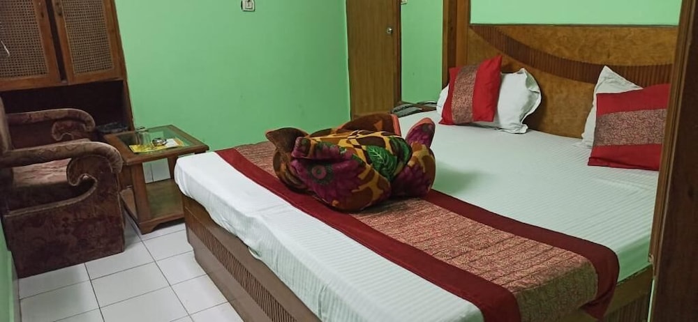 Hotel Delhi Regency 15/63