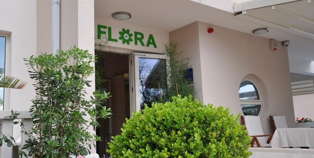 Aparthotel Flora 23/29