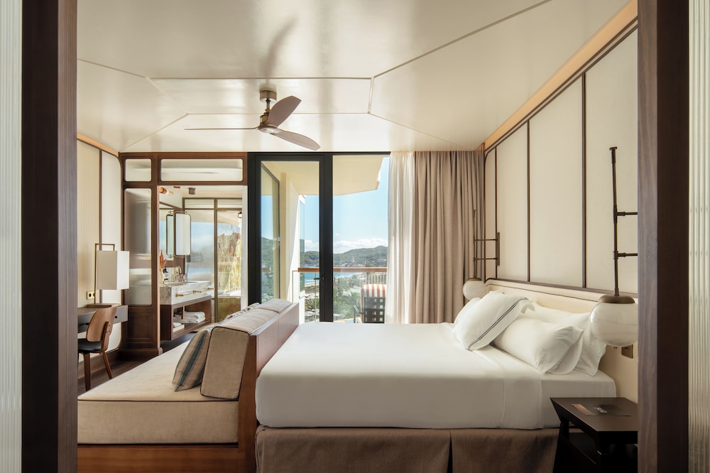 Sol, Junior Suite, Single, King Bed, Sofa