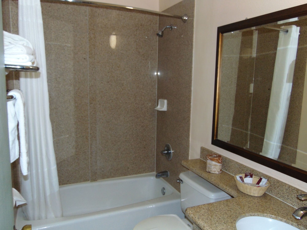 CORCORAN COUNTRY INN 18/48