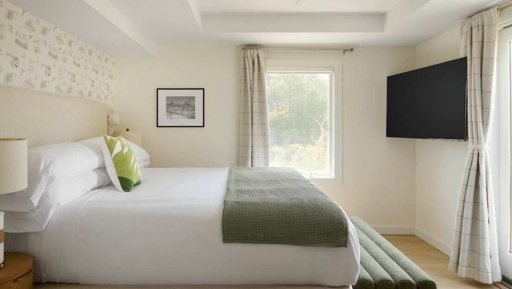 House, King Bed, Balcony, Main Building، The Penny Lane 2/5